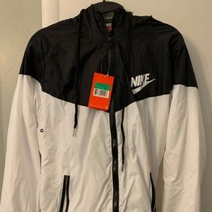 Nike Windbreaker Sz M MENS Black/White BRAND NEW